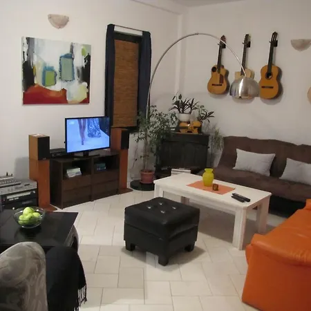 Viki's Romantic House